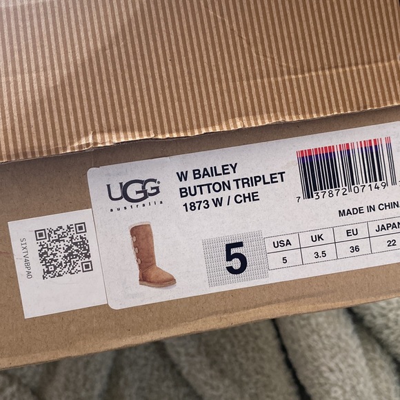 UGG Boots - Picture 6 of 6